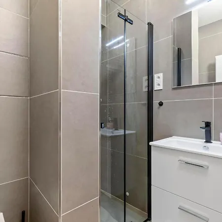 아파트 Modern Close To Stadions